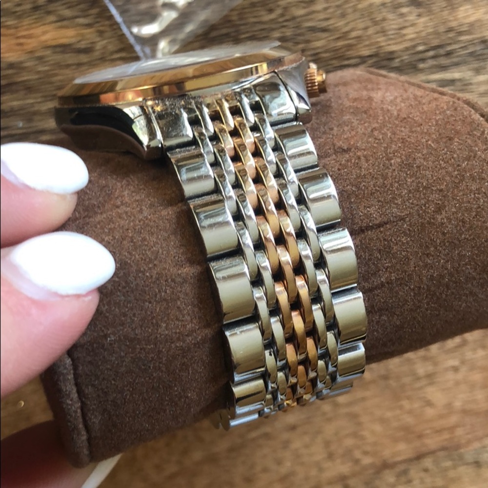 Michael Kors Rose Gold and Silver Watch - Picture 4 of 5